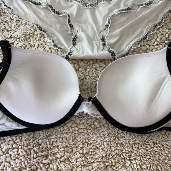 Victoria’s Secret 2 Bras bundle - Picture 4 of 8